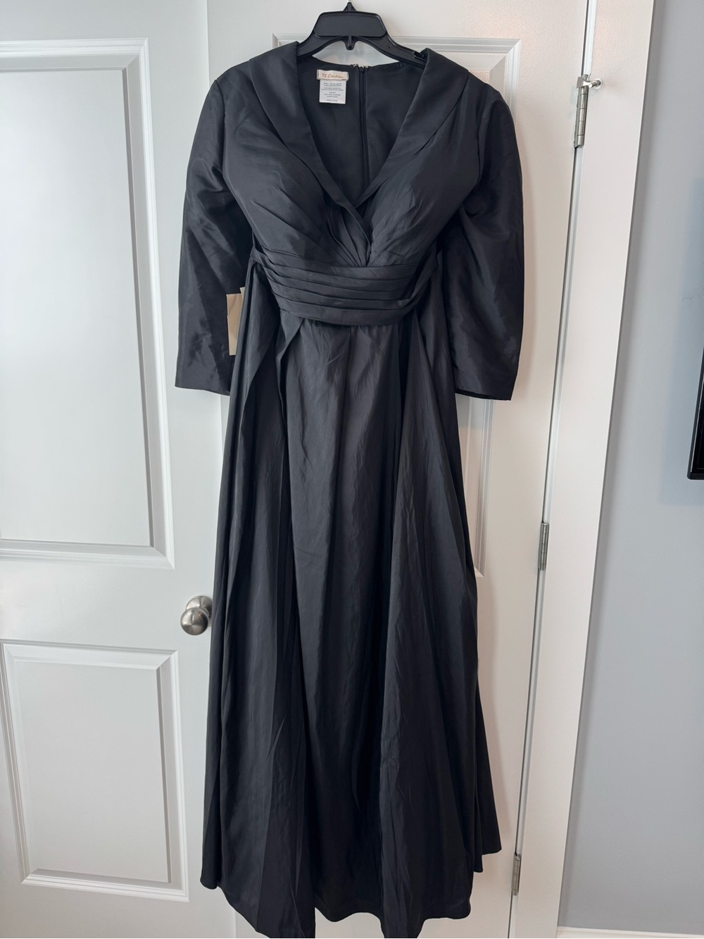 Elegant Black V-Neck Long Sleeve Women’s Dress